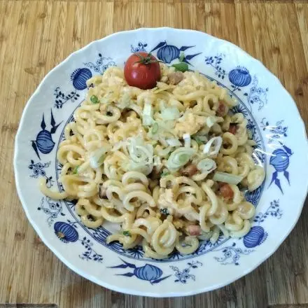 Gabelspaghetti nach Carbonara-Art mit Lauchzwiebeln