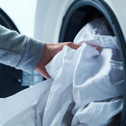 Spannbettlaken waschen ohne Verknoten (Kissenbezug-Trick)