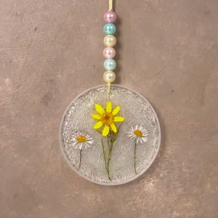 Sonnenfänger mit Kleber selber basteln – einfache DIY-Anleitung