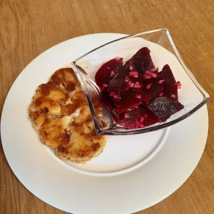 Blumenkohlschnitzel mit Rote-Bete-Salat
