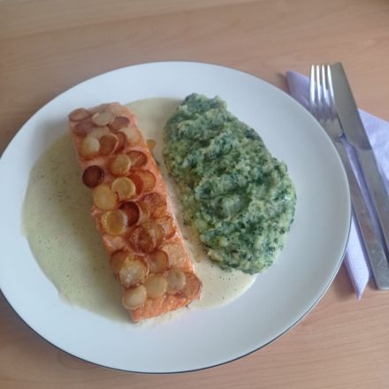 Fisch mit Kartoffelschuppen & Beurre blanc