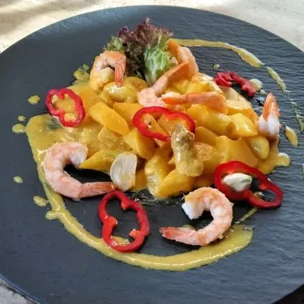 Garnelen mit Spargel, Ananas und Curry