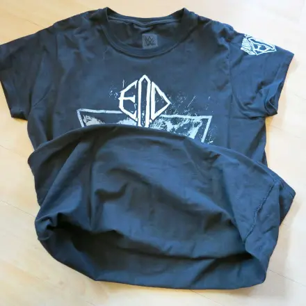 Weiße Deo-Flecken beim Anziehen vermeiden