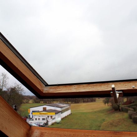 Dachfenster & eingebrannter Dreck mit Scheuermilch entfernen