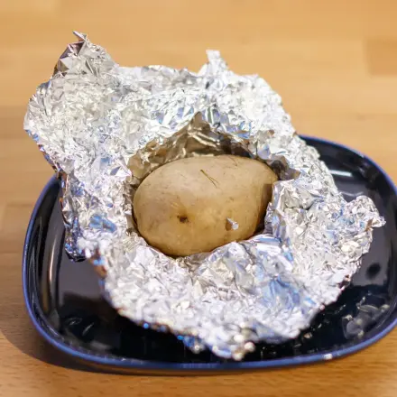 Ofenkartoffeln besser garen: Mit einem Nagel