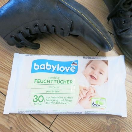 Lederschuhe putzen mit Babyfeuchttüchern