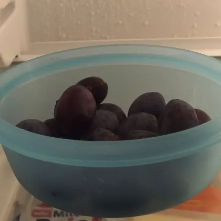 Kalte Pflaumen leichter entsteinen