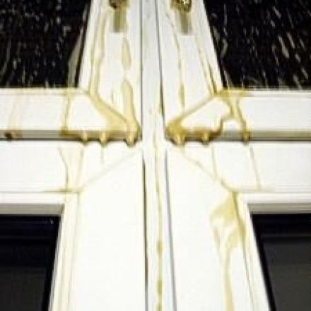 Nikotin-/Teer-Rückstände von Oberflächen entfernen