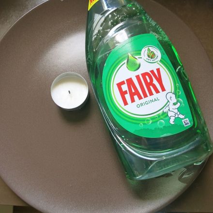 Flohfalle: Kerze und Spülmittel