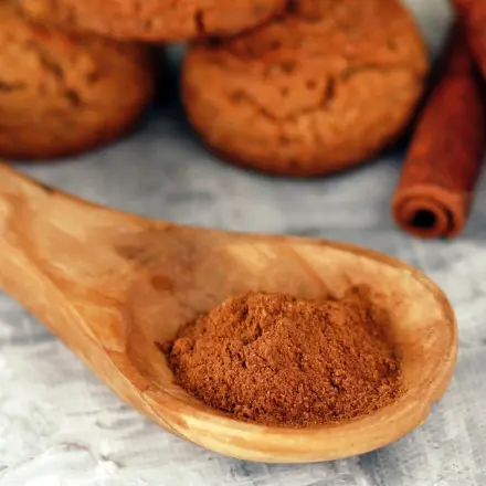 Verbrannten Geruch von Backwaren mit Zimt neutralisieren