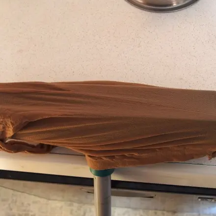 Perlonstrumpf als Staubtuch