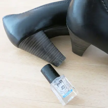 Schuhabsätze länger schön mit Klarlack