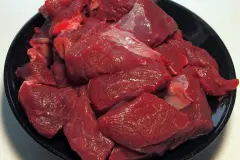 Gefrorenes Fleisch portionieren