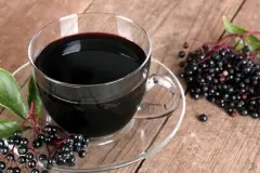 Holundersaft bei Erk&auml;ltung