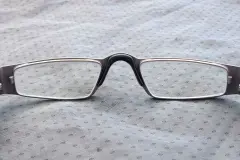 Klare Sicht durch die Brille mit Sp&uuml;lmittel