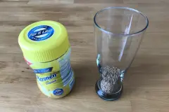 Korn mit Kr&uuml;meltee (Eistee)