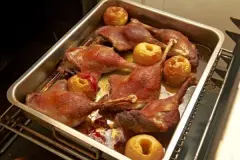 Gebratene G&auml;nsekeulen