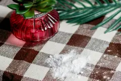 Fettflecken sofort entfernen mit Talkumpulver