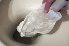 Klo verstopft und keine Saugglocke/P&uuml;mpel zur Hand?