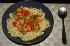 Nudeln mit "Schrimps Paprika Sellerie" So&szlig;e