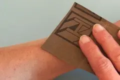 G&uuml;nstige Haarentfernung mit Schleifpapier