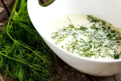 Honig-Senf-Sauce mit Dill