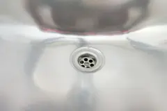 Gl&auml;nzende Sp&uuml;le