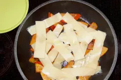K&uuml;rbisspalten aus der Pfanne, mit K&auml;se - supereinfach