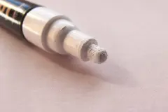 Lackstift entfernen mit Nagellackentferner