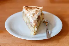 Rhabarberkuchen mit Baiserhaube