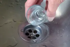 Schwer erreichbarer Abfluss - Rohrreiniger - verstopft - Abfluss frei