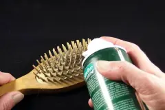 Haarb&uuml;rsten reinigen mit Rasierschaum