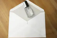 Briefkuverts fest verschlie&szlig;en