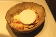 Schmierige Seife vermeiden: Seife auf Muscheln legen