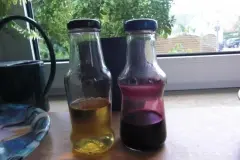 Weinreste in kleinen Flaschen - zum Abschmecken schnell zur Hand
