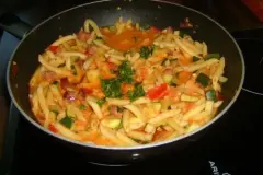 Schnelle Zucchini-Nudelpfanne