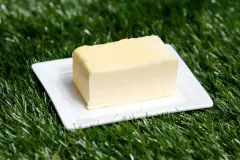 Butter gegen Grasflecken