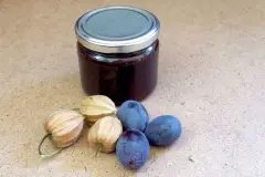 Pflaumenmarmelade mit Physalis