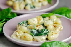 Gnocchi mit Spinat und Mozzarella