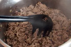 Hackfleisch kr&uuml;melig anbraten