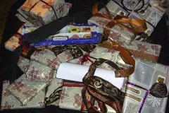 Weihnachten Geschenke auspacken - miteinander statt nebeneinander