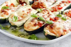 Zucchini &uuml;berbacken aus der Mikrowelle - 10-Minuten-Gericht
