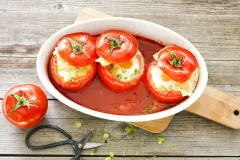 Gebackene Tomaten mit Schafsk&auml;se und Gouda &uuml;berbacken