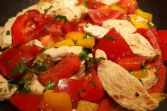 H&auml;hnchenbrust mit Paprika-Tomaten-Gem&uuml;se