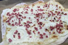 Els&auml;sser Flammkuchen mit Hefeteig