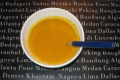 Scharfe Hokkaido-K&uuml;rbis-Suppe mit Ingwer & Chili