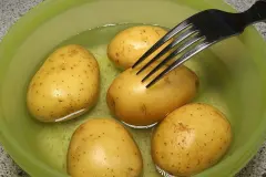 "Turbo-Kartoffeln" in der Mikrowelle