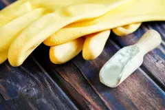 Leichterer "Einstieg" in enge Gummihandschuhe