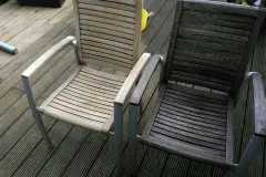 Terrassenplatten und Holzgartenm&ouml;bel reinigen: mit Soda