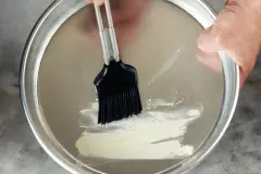 Backformen einfetten mit Butterschmalz